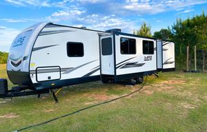 2022 Cruiser MPG Ultra Light King Bed Private Bunk