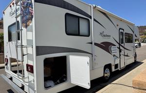 2010 Coachmen Freelander | Clean & Roomy Family RV