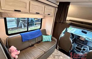 Forest River Sunseeker LE Model 2850SLE Motorhome