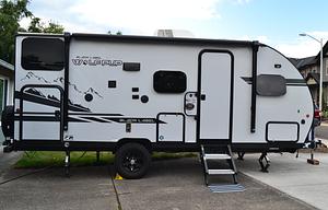 2020  Wolf Pup Black Label Bunk house FALL pricing
