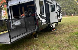 2022 Fuel 305 RV rental photo 13