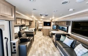 Spacious Coachmen Mirada – Perfect for Families!