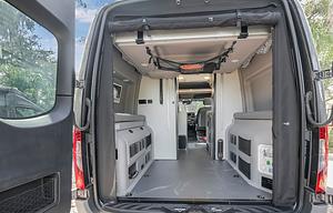 Revel All wheel Drive van Winnebago Mercedes-Benz