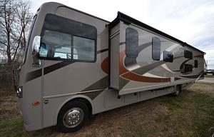 2016 Thor Hurricane 34J Bunkhouse