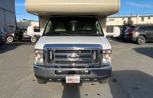 CHARLES - 2017 Winnebago Minnie Winnie 27Q