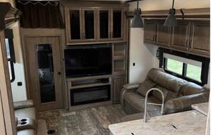 2019 Venom V4114TK RV rental photo 10