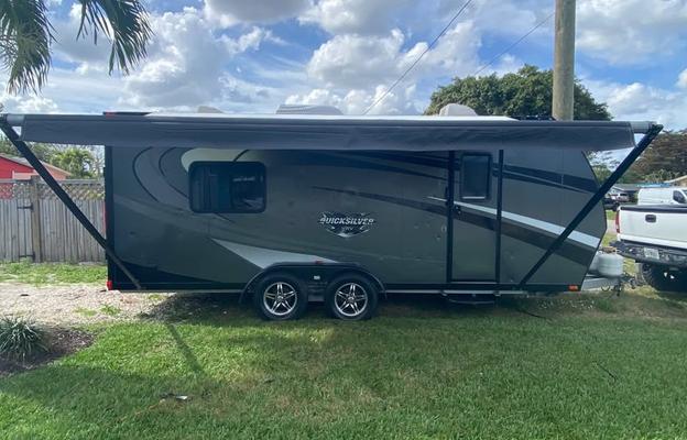 2015 Quicksilver VRV 8.5 x 24 RV rental photo 1
