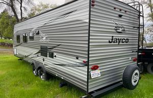 Spacious Clean New 29' Jayco RockyMountain Trailer
