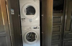 Sam & Kate’s Kid Approved RV Rental w/2 bathrooms