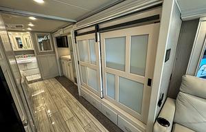 Holiday Rambler Luxury Coach /2 Full Baths & Bunks