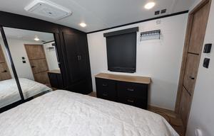 Outback: Chef's kitchen, King bed, 3 slides, Solar