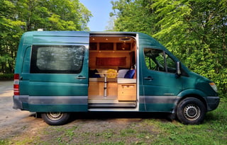 Edgar: Converted Sprinter Van * Pet Friendly *