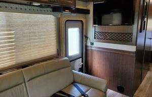 Pet & Family Friendly 2018 Thor Four Winds