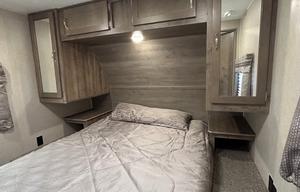 2019 Palomino Puma w Outdoor Kitchen Sleeps 10