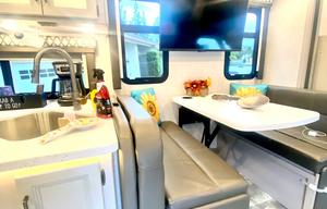 2023 Thor Motor Coach Quantum LF31 RV rental photo 19