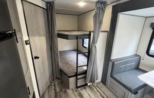 Spotless!  2022  RV Coleman Lantern Series 263BH