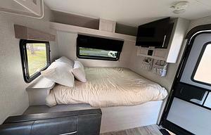 Family Adventure Bunkhouse – Easy Tow