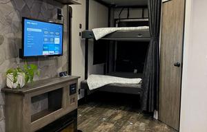 Large Bunks/ Modern/ Sleeps 10