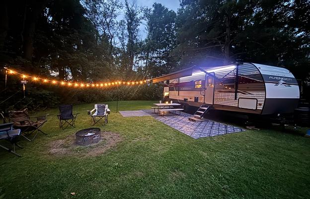 Komodo Kampers RV Rental-Avenger