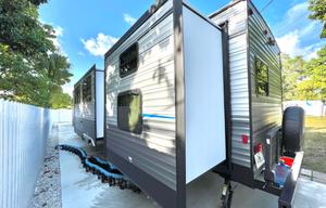 2021 Coachmen Catalina Legacy Edition travel trailer 38 ft