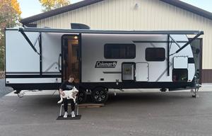 Easy Livin’ with Eileen – 2025 Coleman Camper 27'