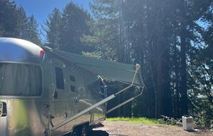 27 foot international - Power awning, Rear Hatch!