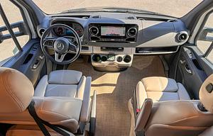 DELANO - Luxury Mini Coach for 2-4