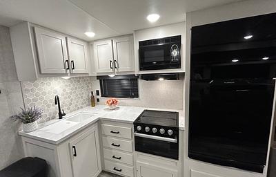 Trailside Escape JANY 2308