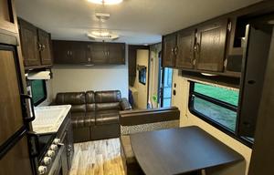 Cozy, lightweight 9 person travel trailer