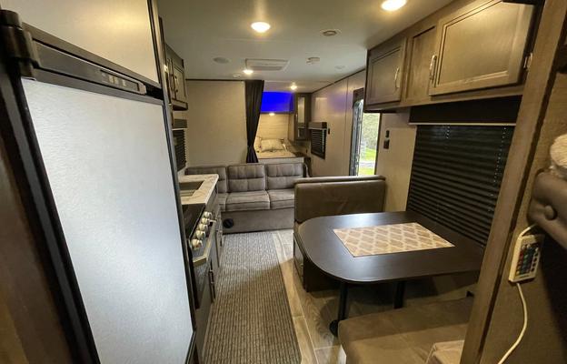 Spacious Clean New 29' Jayco RockyMountain Trailer