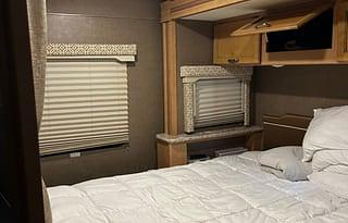 2017 Thor Motor Coach Freedom Elite 26HE RV rental photo 3