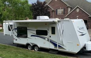 2010 Jayco Jay Feather EXP 213 (Very clean camper)