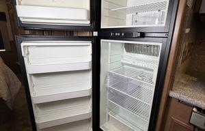 A-6 Newmar  33' , King Bed, Easy-Drive — Sleeps 5