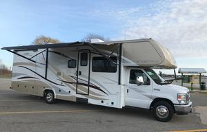 2014 Fleetwood RV Jamboree Sport 31M- LOW Miles