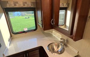 2017 Fleetwood Storm 36F - Will work w/your budget