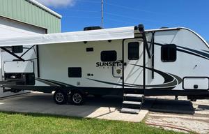 2018 CrossRoads RV Sunset Trail Super Lite SS289QB