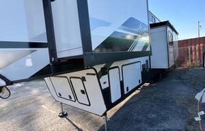 2025 Montana High Country 385 BR