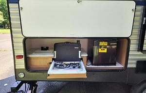 Family-Friendly 28' Avenger – Sleeps 8, Bunk Beds
