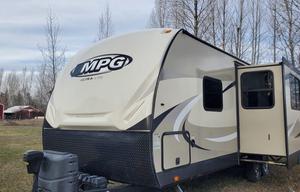 2017 Ultra Lite family bunkhouse-half ton towable!