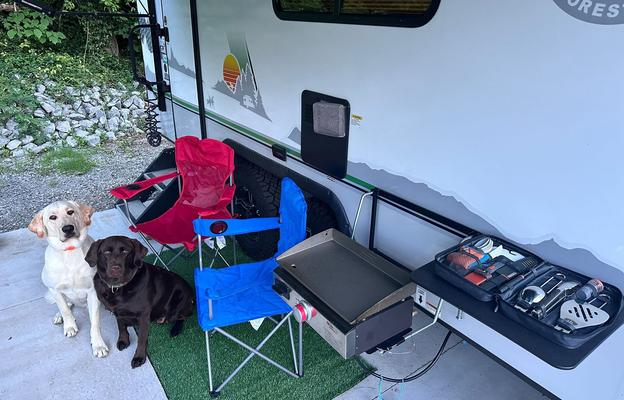 The Labrador Lodge – Pet-Friendly, Off-Grid Camper