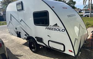 2022 Free Solo | Cozy Lightweight Sleeps 4