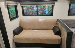 Adventurer - Spacious and Pet-Friendly Getaway
