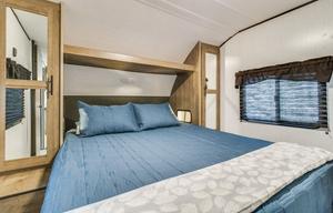 SLEEPS 6 + Outdoor fridge & Grill