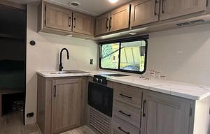 ⭐ 2025 Coleman Light• Delivery Available •Like New