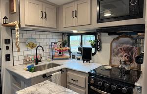 *LUXURY DELIVERED TO YOU!*  HIGHLAND HIDEAWAY
