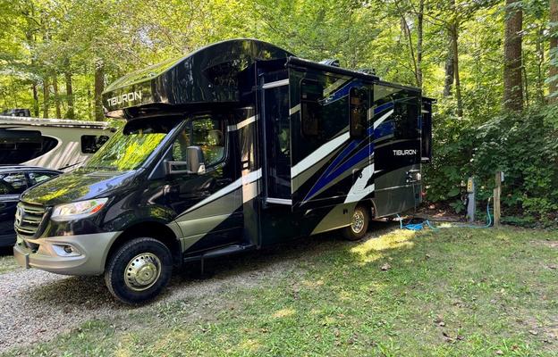 Pet Friendly, Easy to Drive. Mercedes 24 ft, Diesel