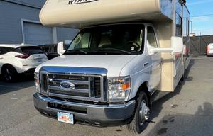 CHARLES - 2017 Winnebago Minnie Winnie 27Q