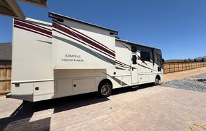 33 ft motorhome - sleeps 6