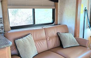 2011 Fleetwood RV Storm 32BH RV rental photo 7