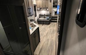 43’ toyhauler with patio and generator